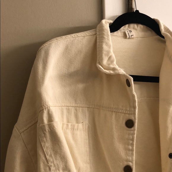 💙2 for $50💙new cropped beige jean jacket - Picture 4 of 6